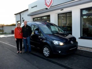 I tento VW Caddy 2.0 TDi 4M si našel své spokojené majitele.