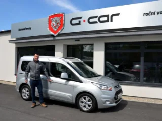 Spokojený majitel svého vozu Ford Tourneo Connect 1.6 TDCi