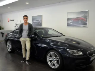Spokojený majitel svého nového vozu BMW 640d Gran Coupé :-)