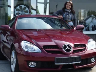 Aneta Zasadilová se svým Mercedes-Benz SLK 280