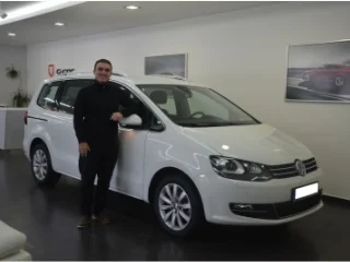 Nový majitel se svým vozem VW Sharan 2.0TDI Highline :-)