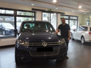Spokojený majitel svého nového vozu VW Touareg 3.0TDI , Edition X. :-)