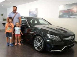 Mercedes-Benz C63 AMG společně se svou novou rodinou. :-)