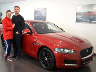 Spokojení majitelé se svým novým vozem Jaguar XF 30d Prestige. Děkujeme, že jste využili našich služeb. :-)