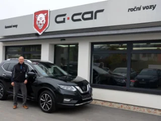 Nový majitel společně se svým vozem Nissan X-Trail 2.0dCi Tekna 4x4. Děkujeme, že jste využil našich služeb. :-)