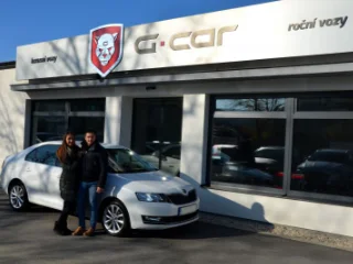 Noví majitelé se svým vozem Škoda Rapid 1.4TDI Style. Děkujeme, že jste využili opět našich služeb. :-)