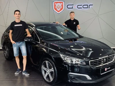 Peugeot 508 2.0HDi GT společně se svým novým majitelem. Děkujeme za využití našich služeb. :-)