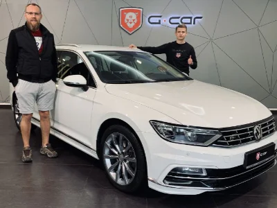 Volkswagen Passat Variant 2.0TDI R-line společně se svým novým majitelem. Děkujeme za opětovné využití našich služeb. :-)