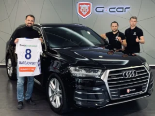 Fotbalista Marek Matějovský a jeho nová Audi Q7. Děkujeme za využití našich služeb a přejeme samé spokojené kilometry. :-)