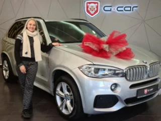 Dárek v podobě vozu BMW X5 40d xDrive udělal velikou radost. Přejeme samé spokojené kilometry. :-)