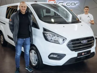 Ford Custom jako ideální volba pro převoz materiálu. Děkujeme za opětovné využití našich služeb. :-)