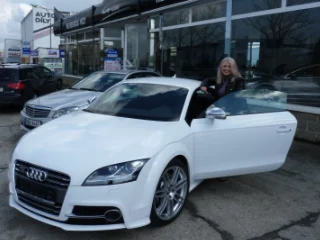 Magdalena L. se svou Audi TTS