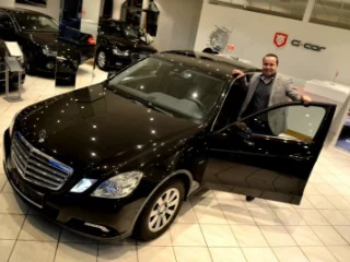 Pan Radovský se svým Mercedes-Benz E