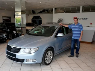 Pan Novák se svou Škoda Superb 2.0 TDi Elegance
