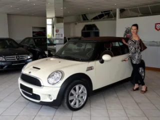 Majitelka kabrioletu Mini Cooper S 1.6