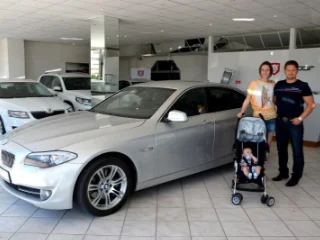 Noví majitelé se svým BMW 535i