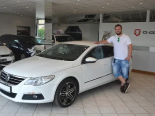 Spokojený pan Novák a jeho VW Passat CC!